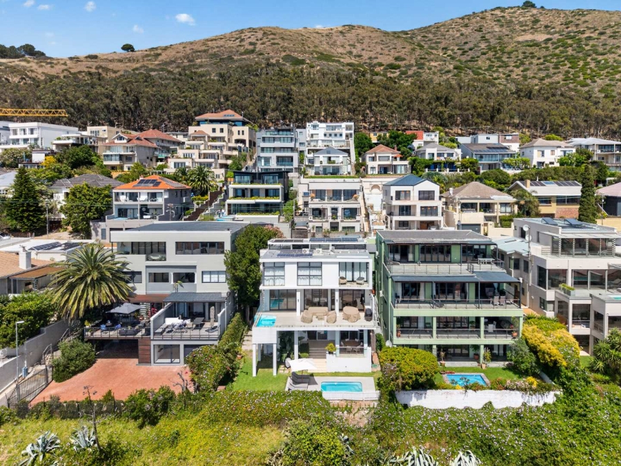 2 Bedroom Property for Sale in Green Point Western Cape